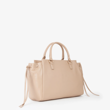 Carica l'immagine nel visualizzatore di Gallery, Borsa a mano Valentino