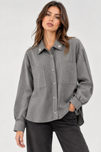 Carica l'immagine nel visualizzatore di Gallery, Camicia Donna Celye Grigia Gessata con Tasche e Bottoni Gioiello