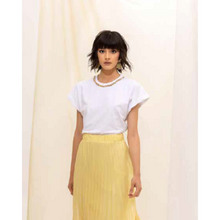Carica l'immagine nel visualizzatore di Gallery, T-shirt bianca con girocollo gioiello | Manuela Riva