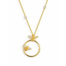 Carica l'immagine nel visualizzatore di Gallery, Collana Paviè con Ape e Cerchio Oro con Strass Elegante