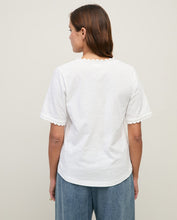 Carica l'immagine nel visualizzatore di Gallery, T-Shirt Yerse con Scollo a V