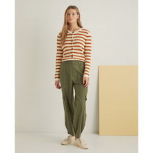 Carica l'immagine nel visualizzatore di Gallery, Pantaloni Yerse cargo verde in cotone con tasche
