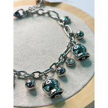 Carica l&#39;immagine nel visualizzatore di Gallery, Bracciale 6TU in acciaio argentato con charms sferici e cristalli
