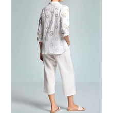 Carica l'immagine nel visualizzatore di Gallery, Camicia Iconique Bianca Traforata Sangallo Donna Elegante Estiva
