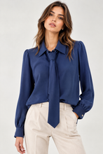 Carica l'immagine nel visualizzatore di Gallery, Camicia Donna Celye Blu con Cravatta
