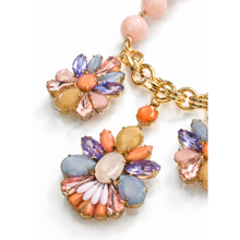 Carica l'immagine nel visualizzatore di Gallery, Collana Dolman con Fiori di Cristalli Multicolor e Perle Rosa
