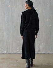 Carica l'immagine nel visualizzatore di Gallery, Maglia Iconique con Scollo a V in Lurex
