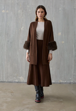 Carica l'immagine nel visualizzatore di Gallery, Mantella Iconique in Maglia con Polsi in Ecopelliccia
