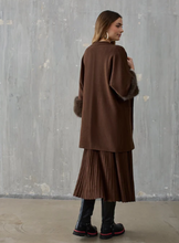 Carica l'immagine nel visualizzatore di Gallery, Mantella Iconique in Maglia con Polsi in Ecopelliccia
