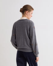 Carica l'immagine nel visualizzatore di Gallery, Maglione Donna Yerse Grigio Ricami Floreali
