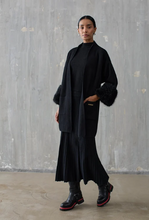 Carica l'immagine nel visualizzatore di Gallery, Mantella Iconique in Maglia con Polsi in Ecopelliccia
