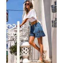 Carica l'immagine nel visualizzatore di Gallery, Pantaloncini Denim Iconique Ricamati Stile Boho
