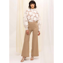 Carica l'immagine nel visualizzatore di Gallery, Pantalone palazzo gessato beige elegante | Manuela Riva

