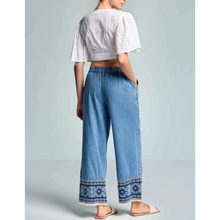 Carica l'immagine nel visualizzatore di Gallery, Pantaloni Denim Iconique Ricamati Stile Boho
