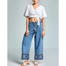 Carica l'immagine nel visualizzatore di Gallery, Pantaloni Denim Iconique Ricamati Stile Boho
