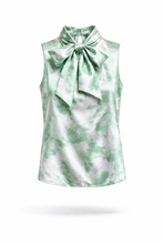Carica l'immagine nel visualizzatore di Gallery, Top elegante verde con fiocco al collo satinato | Manuela Riva
